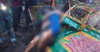 পাবনায় বাসের ধাক্কায় ভ্যানচালক নিহত